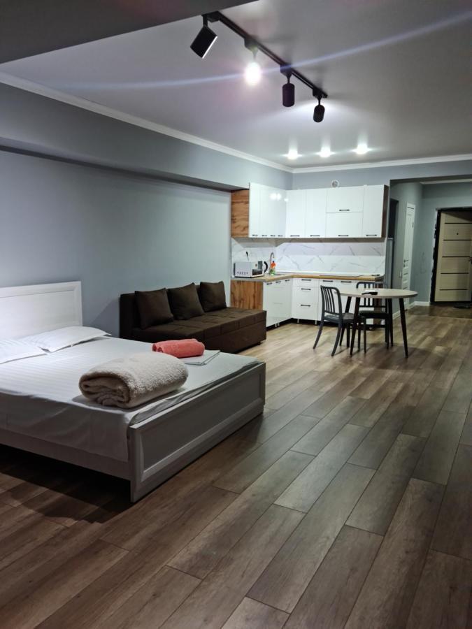 Апартаменты В Центре, В Новом Доме Almaty Exterior foto