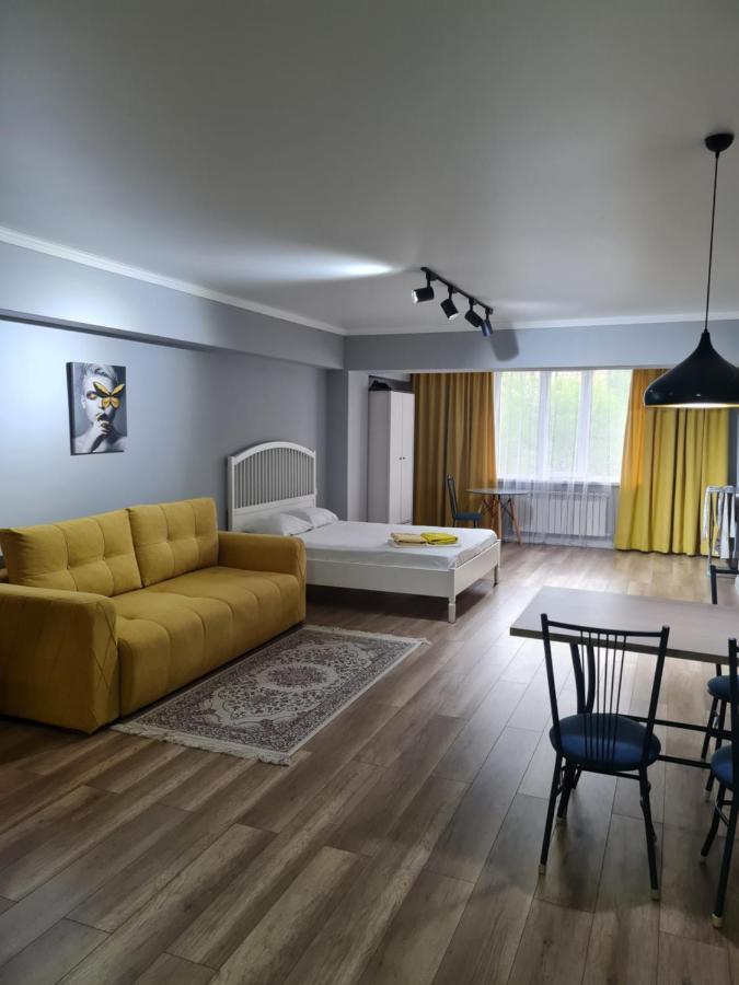 Апартаменты В Центре, В Новом Доме Almaty Exterior foto
