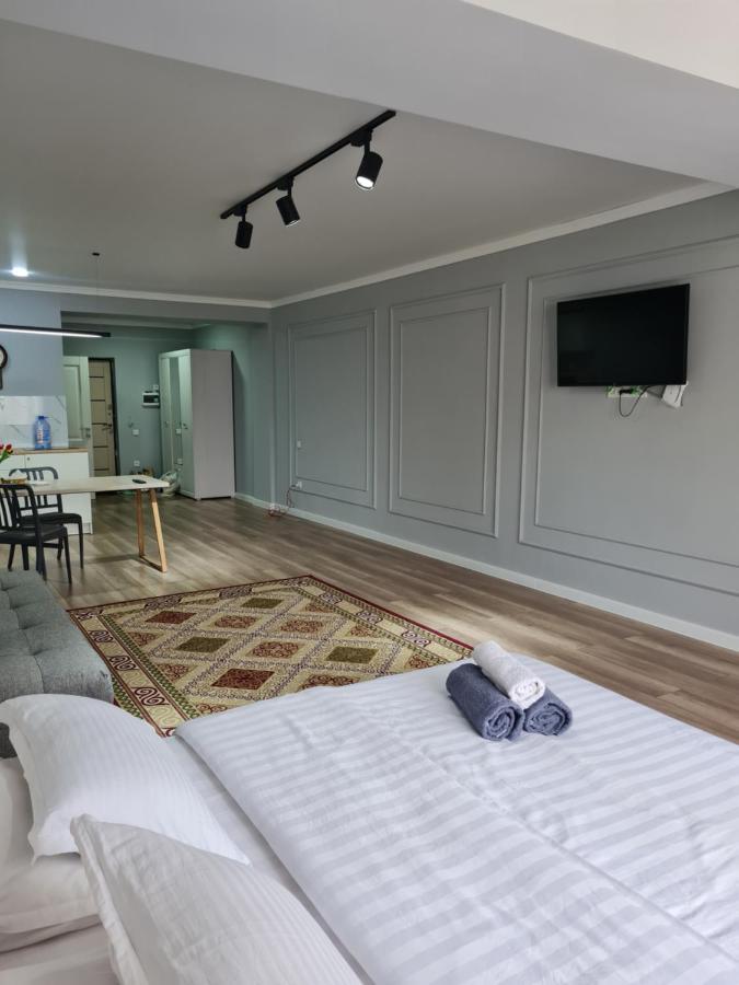 Апартаменты В Центре, В Новом Доме Almaty Exterior foto